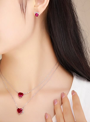 New <br>
Necklaces<br>
Arrival